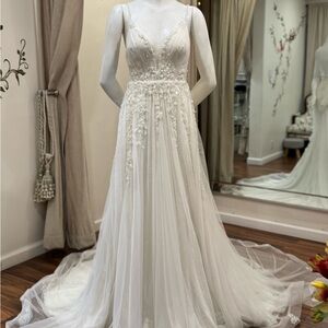 Column Silhouette Floral Lace Wedding Dress
